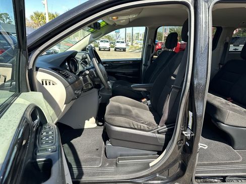 Used 2019 Dodge Grand Caravan SE image 20