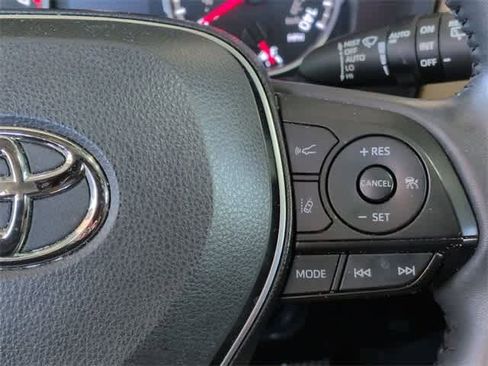 Used 2021 Toyota RAV4 XLE Premium image 26