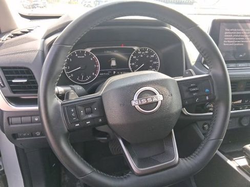Used 2025 Nissan Rogue SV image 18