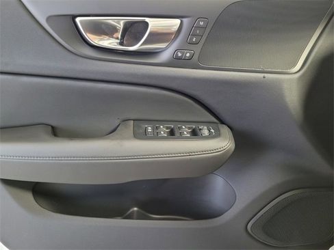 Certified 2026 Volvo V60 B5 Cross Country Plus w/ Protection Package Premier image 31