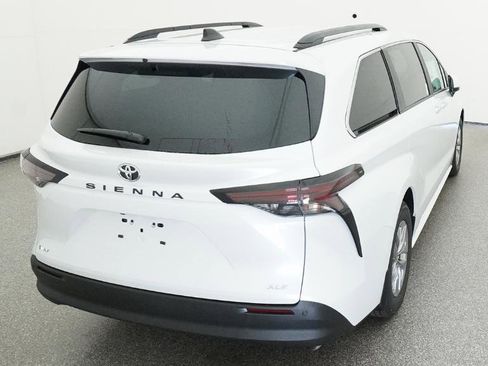 New 2026 Toyota Sienna XLE FWD image 15