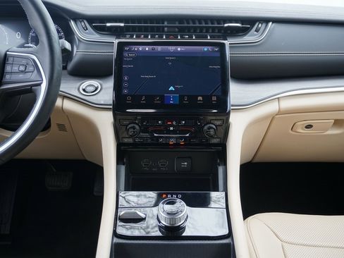 Used 2023 Jeep Grand Cherokee Limited w/ Luxury Tech Group II image 29