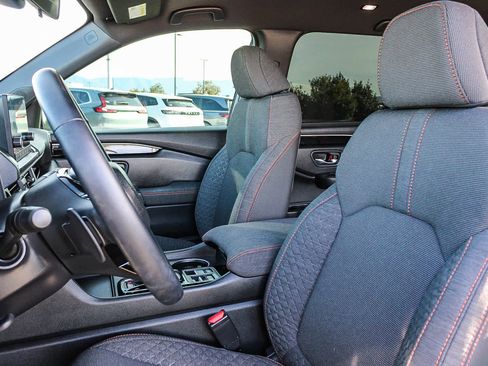 Used 2025 Honda Pilot Sport image 17