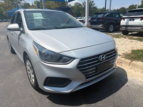 Used 2020 Hyundai Accent SE FWD image 1