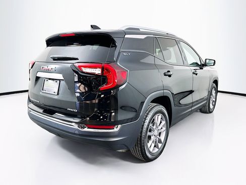 Used 2024 GMC Terrain SLT image 9