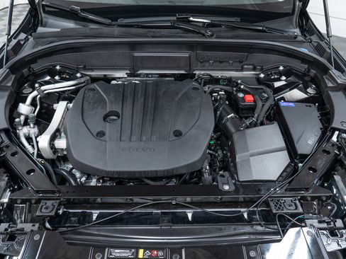 New 2026 Volvo XC60 B5 Core w/ Climate Package image 9