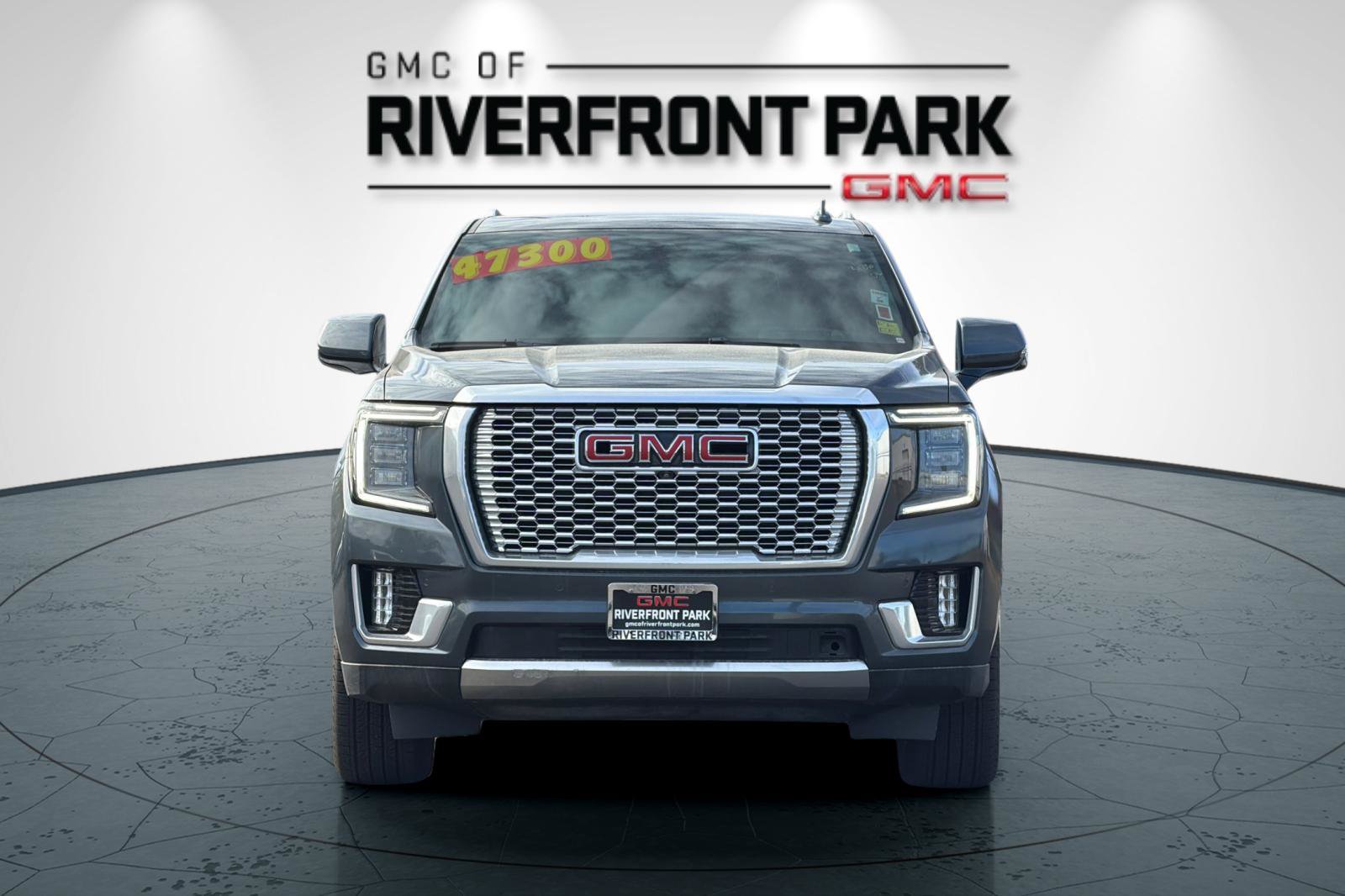 Used 2021 GMC Yukon XL Denali w/ Denali Premium Package AWD/4WD image 8