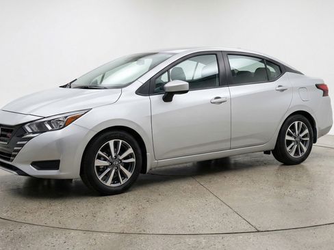 Used 2025 Nissan Versa SV FWD image 3