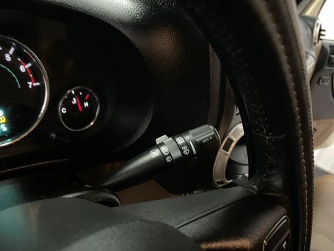 Used 2011 Jeep Wrangler Unlimited Rubicon w/ Connectivity Group AWD/4WD image 30
