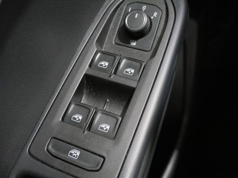 Used 2025 Volkswagen Taos SE image 13