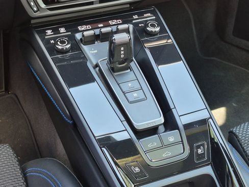 Certified 2024 Porsche 911 Carrera 4 AWD/4WD image 16