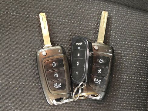 Used 2023 Hyundai Venue SE image 32