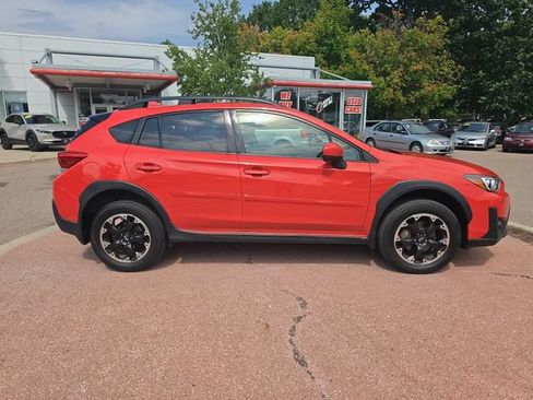 Used 2022 Subaru Crosstrek 2.0i Premium w/ Moonroof Package AWD/4WD image 6
