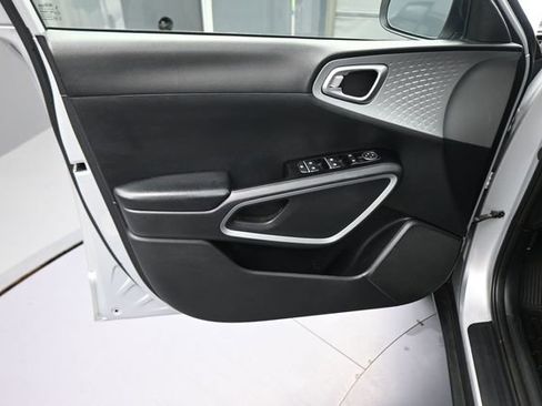Used 2021 Kia Soul LX image 10