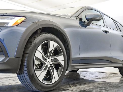 Certified 2024 Volvo V60 B5 Cross Country Plus image 10
