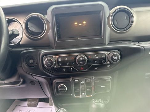 Used 2019 Jeep Wrangler Unlimited Sport S AWD/4WD image 25
