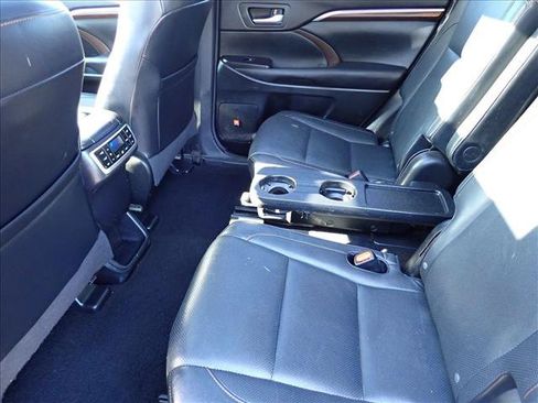 Used 2015 Toyota Highlander Limited Platinum AWD/4WD image 10