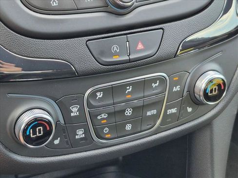 Used 2022 Chevrolet Equinox RS FWD image 14