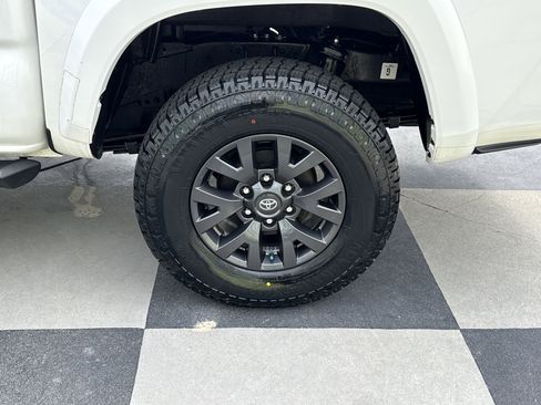 Used 2023 Toyota Tacoma SR5 w/ Technology Package image 13