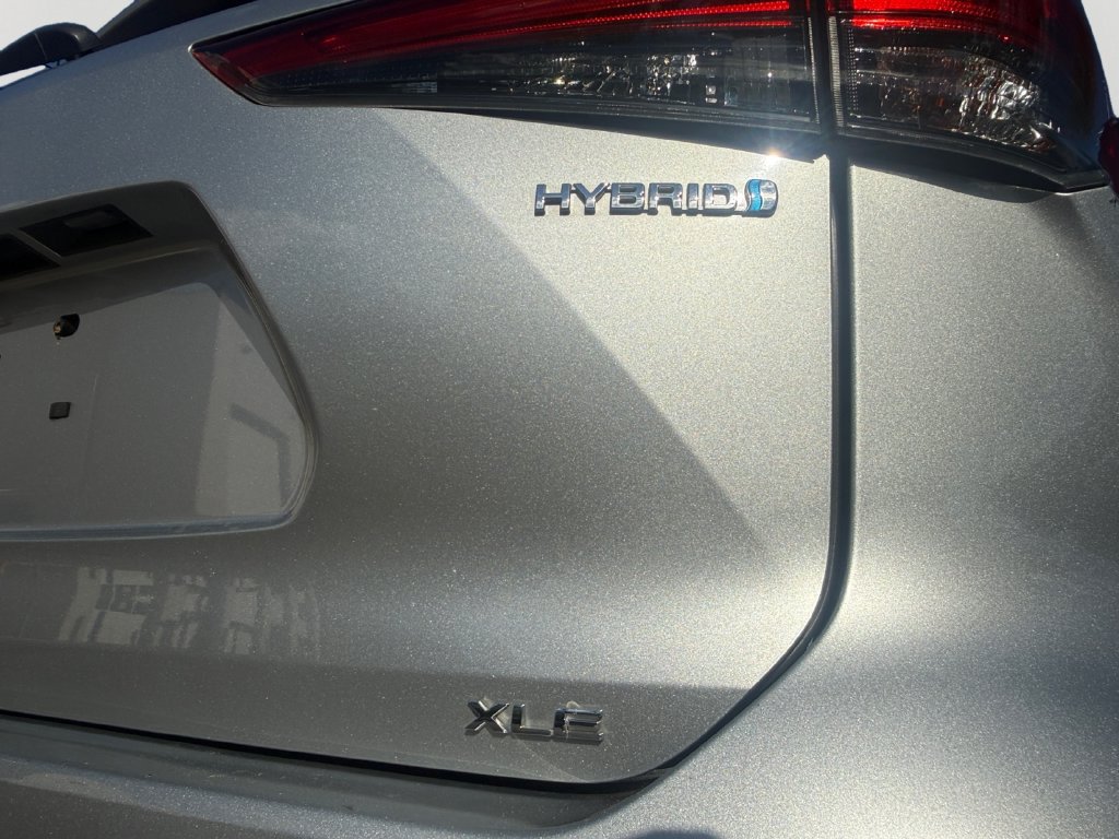 Used 2021 Toyota Highlander XLE AWD/4WD image 31