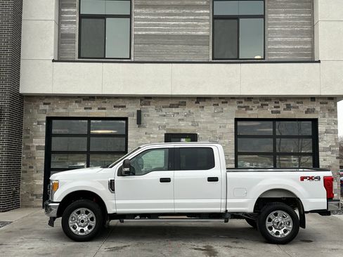 Used 2017 Ford F250 XLT w/ XLT Value Package image 6