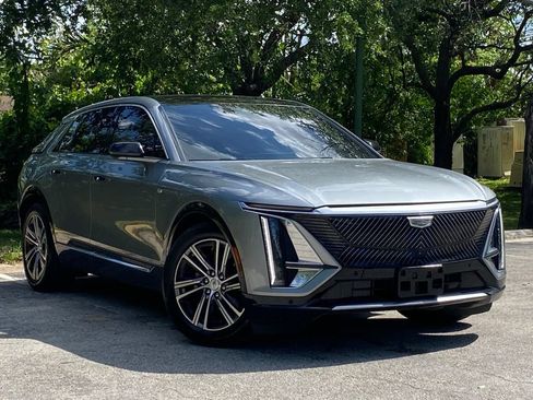 Used 2024 Cadillac Lyriq Luxury AWD/4WD image 4