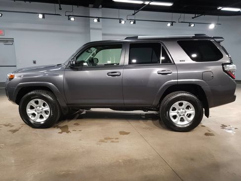 Used 2023 Toyota 4Runner SR5 AWD/4WD image 4