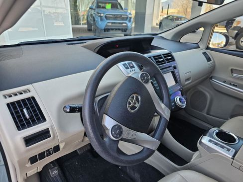 Used 2014 Toyota Prius V Three image 18