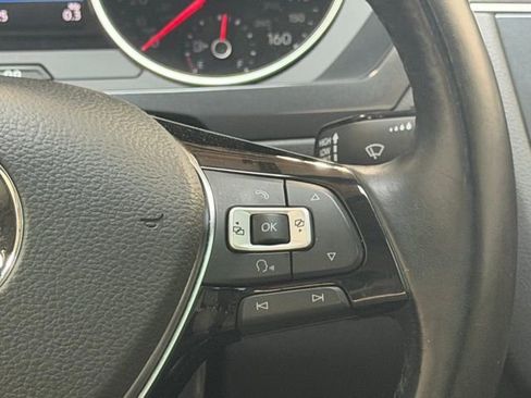 Used 2018 Volkswagen Tiguan SE w/ Panoramic Sunroof Package image 18