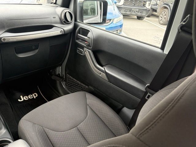 Used 2018 Jeep Wrangler Unlimited Sport S AWD/4WD image 31
