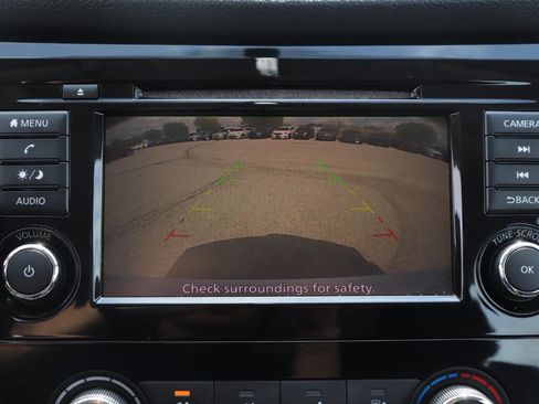 Used 2018 Nissan Rogue S image 21