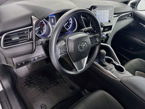 Used 2025 Toyota Camry SE FWD image 9