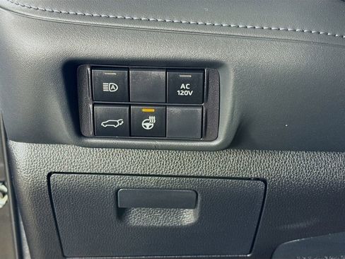 Used 2023 Toyota Highlander Limited image 10