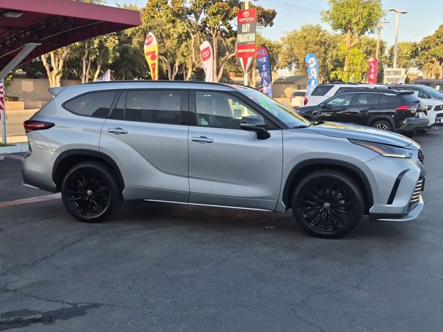 Used 2024 Toyota Highlander XSE FWD image 4