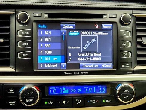 Used 2019 Toyota Highlander XLE AWD/4WD image 19