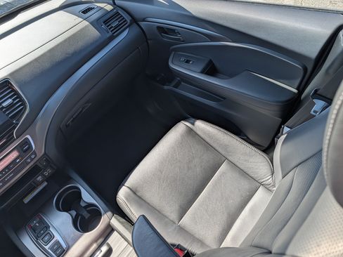 Used 2023 Honda Passport EX-L image 11