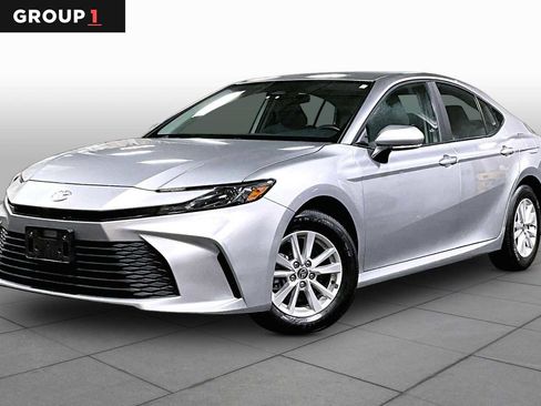 Certified 2025 Toyota Camry LE AWD/4WD image 1