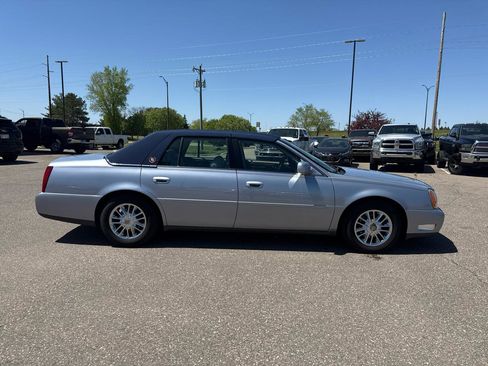 Used 2004 Cadillac De Ville w/ Equipment Group FWD image 6