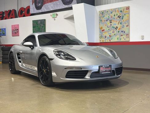 Used 2024 Porsche 718 Cayman RWD image 3