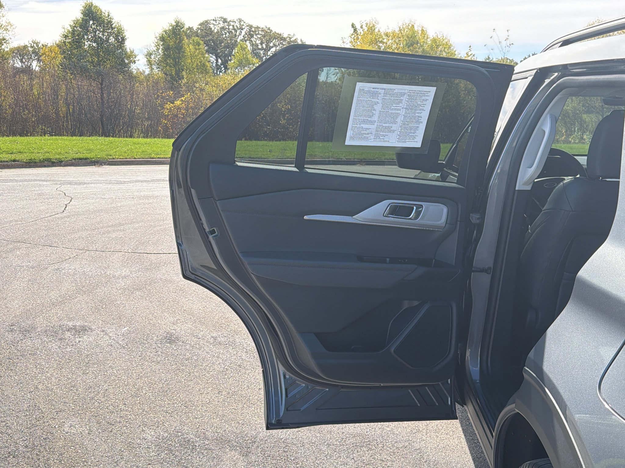 Used 2025 Ford Explorer Active w/ Active Comfort Package AWD/4WD image 30