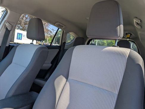 Used 2015 Toyota RAV4 LE w/ Four Season Floor Mat Package AWD/4WD image 10