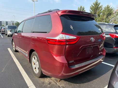 Used 2015 Toyota Sienna LE FWD image 2