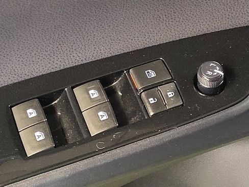 Used 2016 Toyota Prius Four image 27