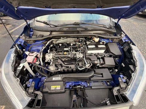 Used 2024 Toyota Corolla Cross XLE image 12