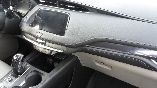 Used 2019 Cadillac XT4 Luxury w/ Cold Weather Package FWD image 21