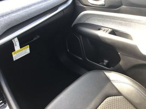 Used 2025 Jeep Compass Latitude AWD/4WD image 36