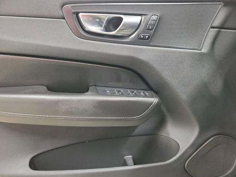 Certified 2025 Volvo XC40 B5 Plus image 21