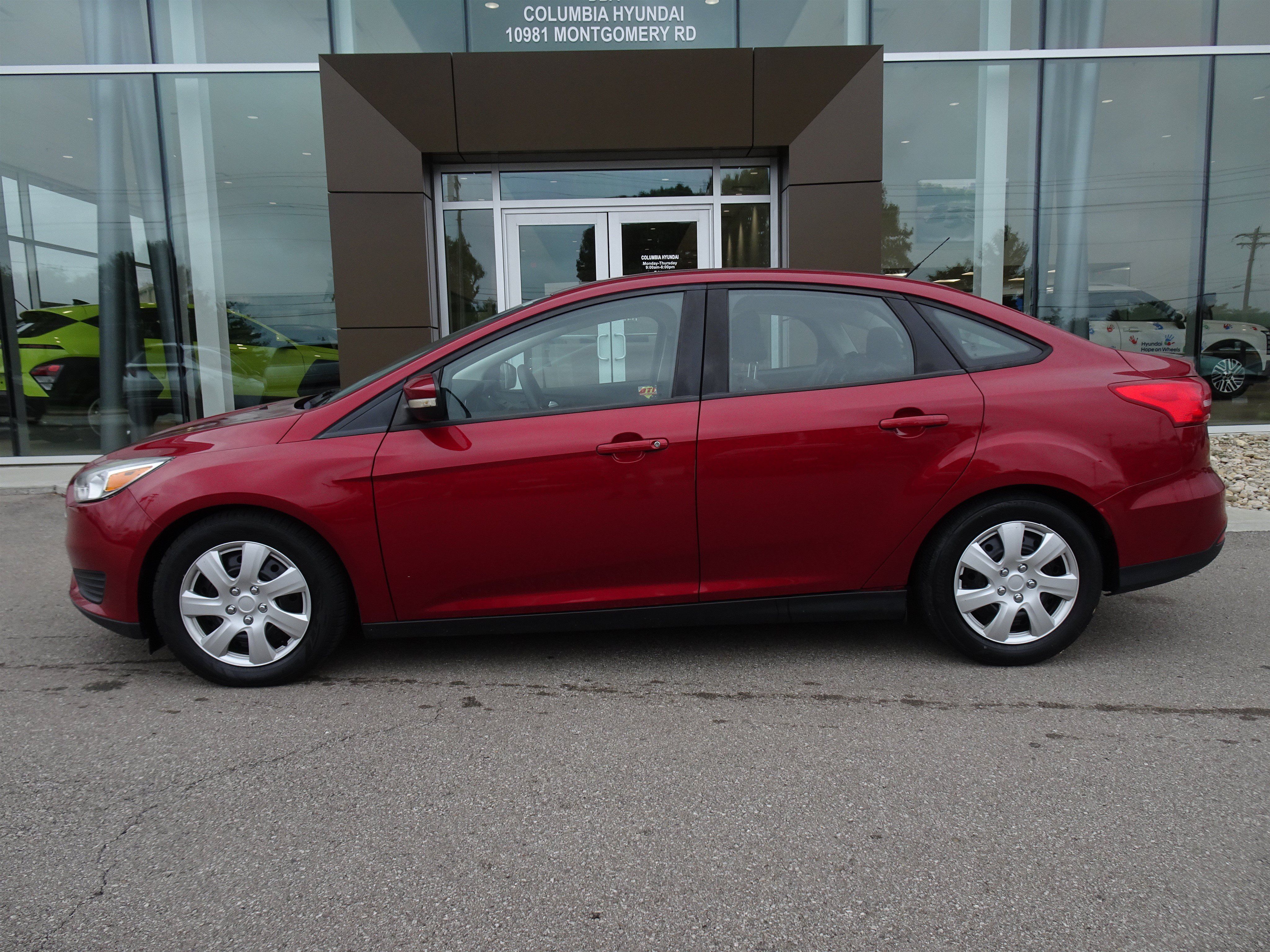 Used 2016 Ford Focus SE FWD image 2