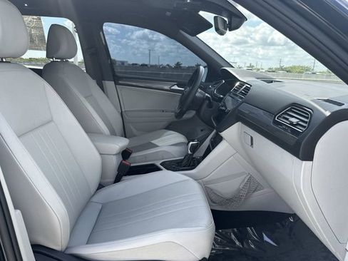 Used 2022 Volkswagen Tiguan SE R-Line image 30