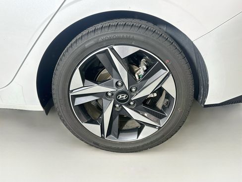 Used 2023 Hyundai Elantra Limited FWD image 11
